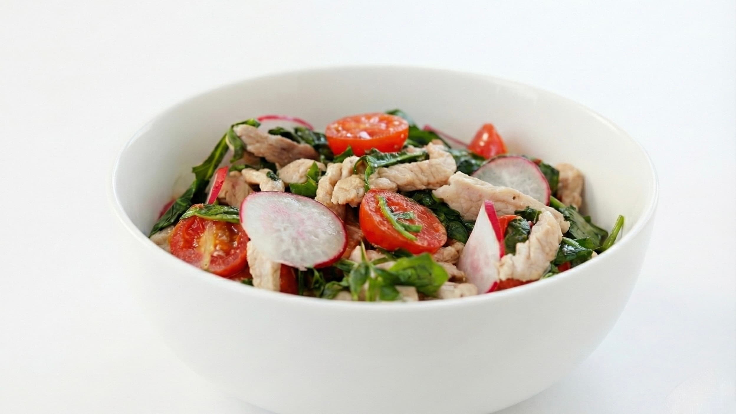 Straccetti di vitello con rucola e pomodorini